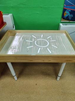 Интерактивный стол с песком.