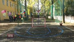 Оборудованная спортивная площадка на территории детского сада